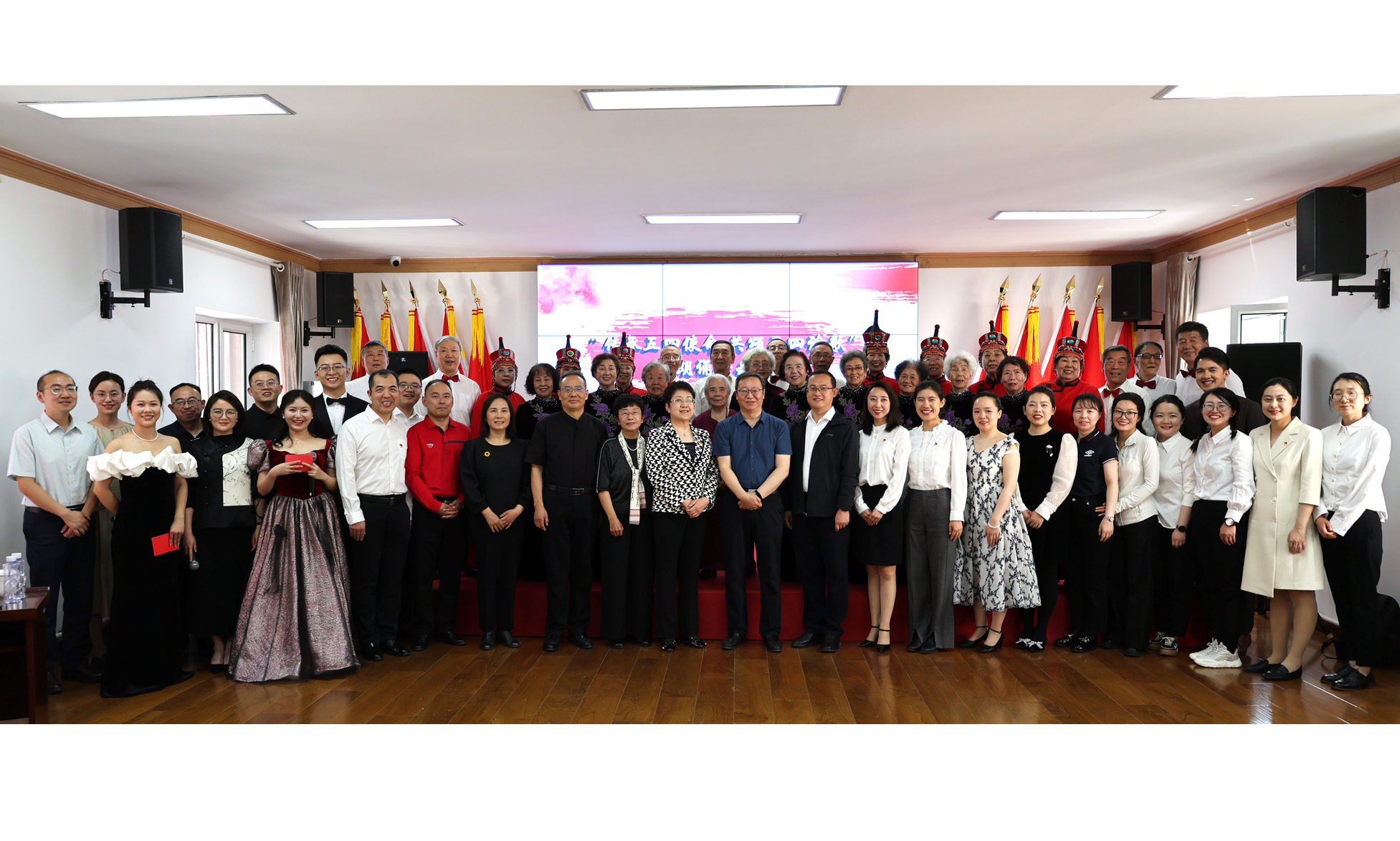 自治區(qū)黨委黨史和地方志研究室舉辦“傳承五四使命 共頌五四詩歌”朗誦音樂會(huì)